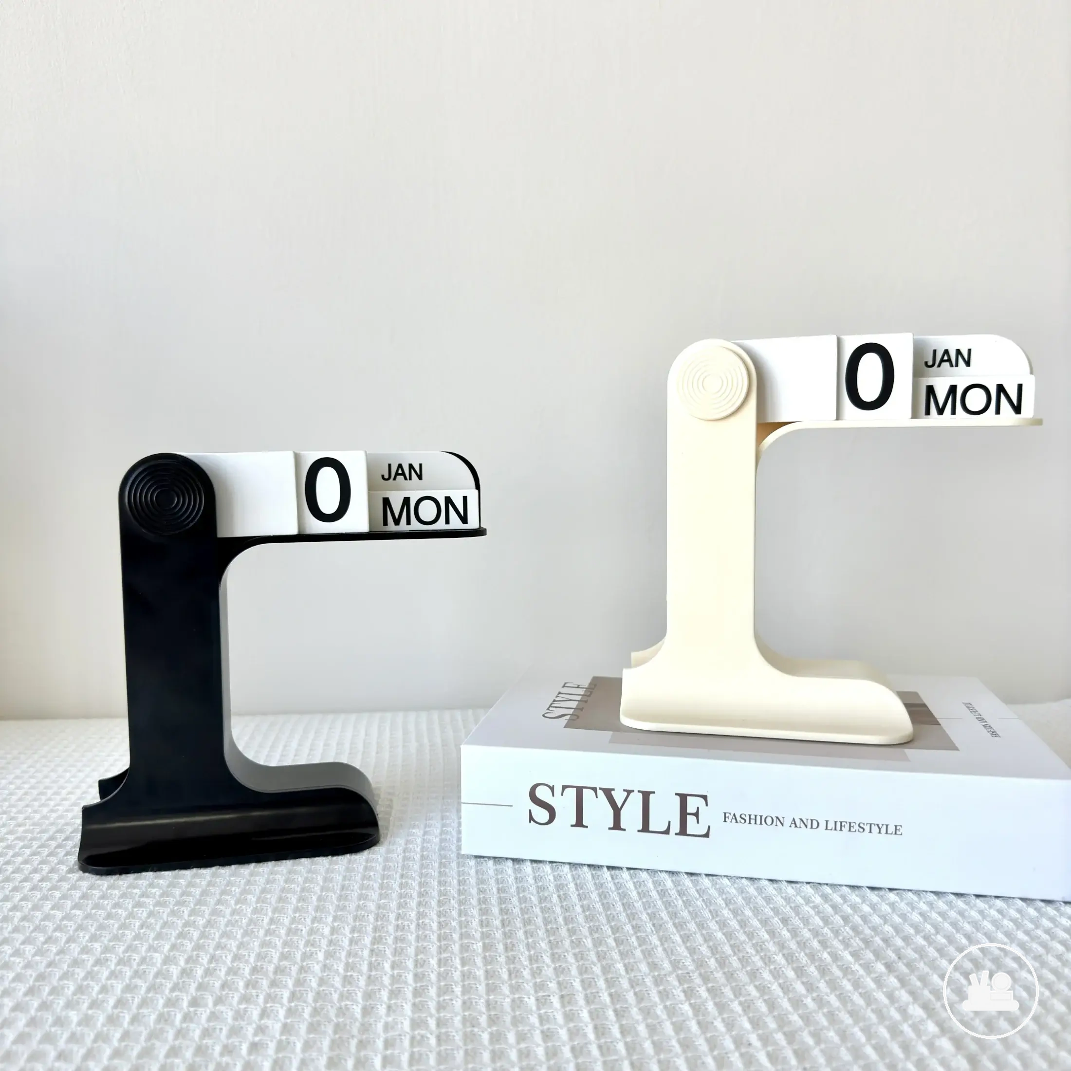 Modern minimalist perpetual calendar for office desktop decoration
